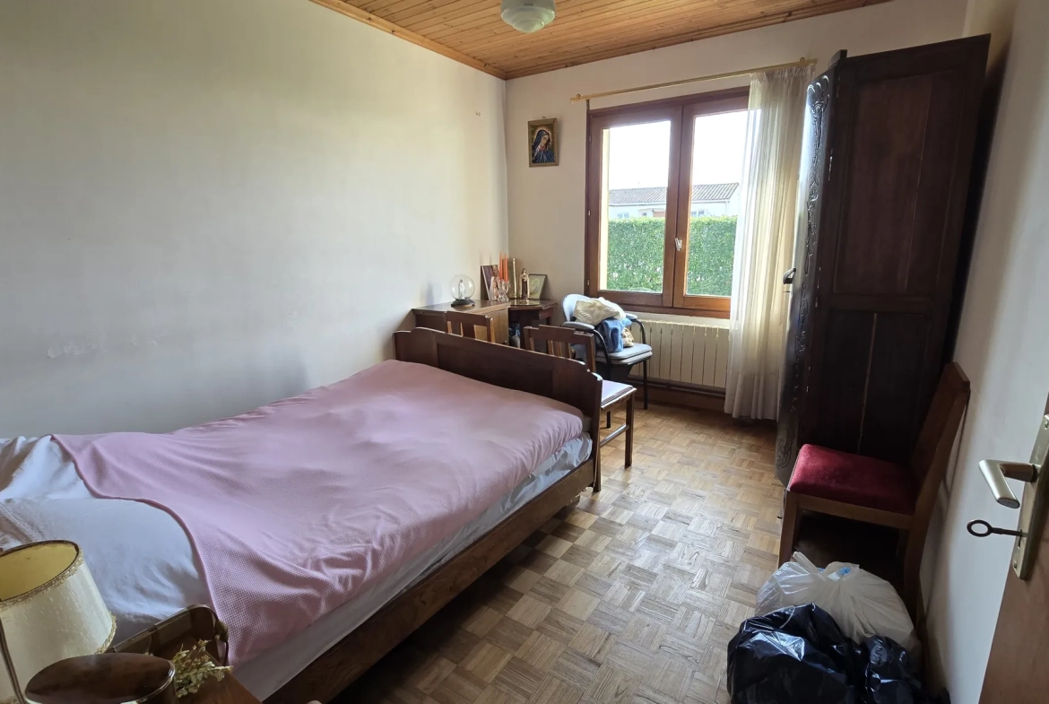 Maison à rafraîchir de plain-pied à Saint Jean de Liversay sur 1600 m² 