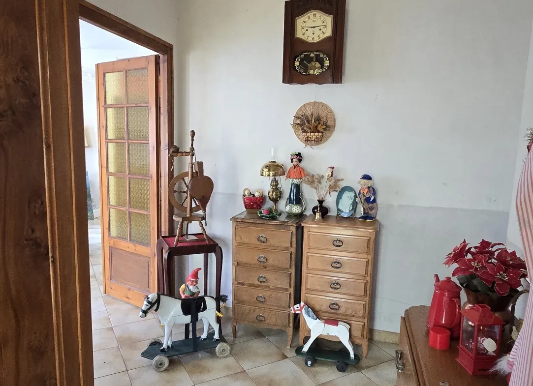 Maison à rafraîchir de plain-pied à Saint Jean de Liversay sur 1600 m² 