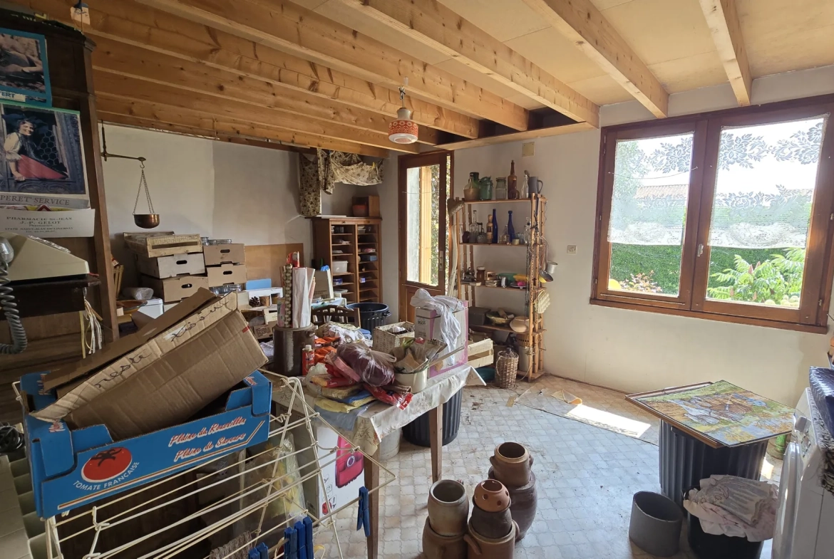 Maison à rafraîchir de plain-pied à Saint Jean de Liversay sur 1600 m² 