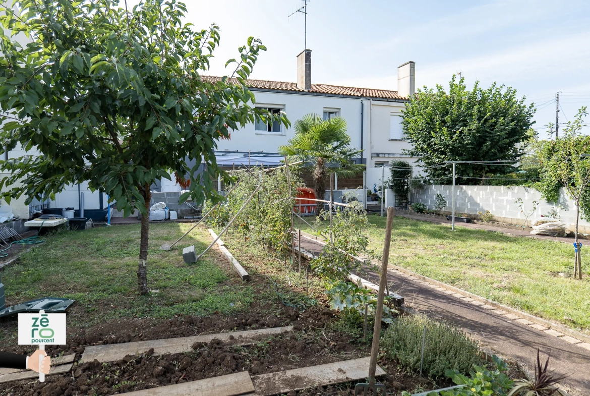 Maison familiale avec sous-sol, jardin clos et garage à Fontenay-le-Comte 