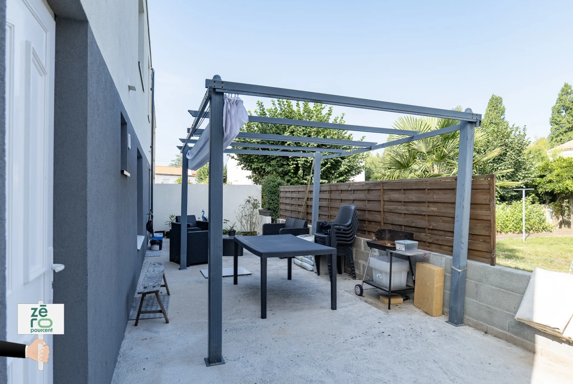 Maison familiale avec sous-sol, jardin clos et garage à Fontenay-le-Comte 