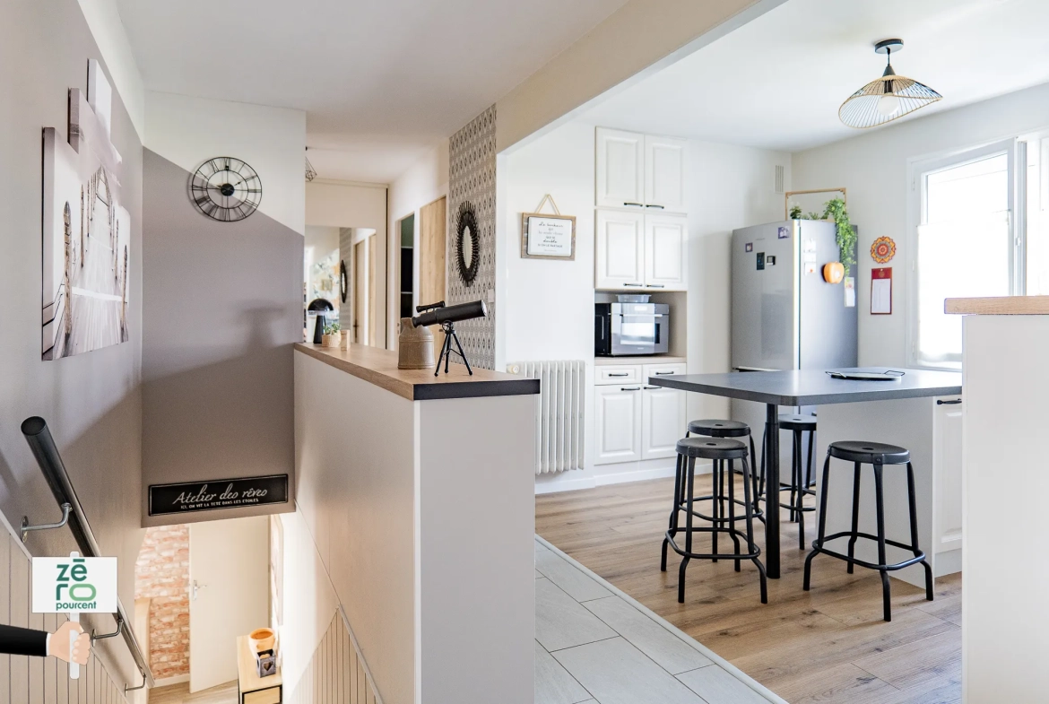 Maison familiale avec sous-sol, jardin clos et garage à Fontenay-le-Comte 