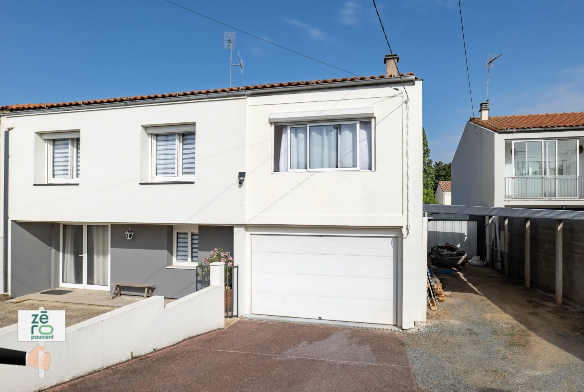 Maison familiale avec sous-sol, jardin clos et garage à Fontenay-le-Comte 