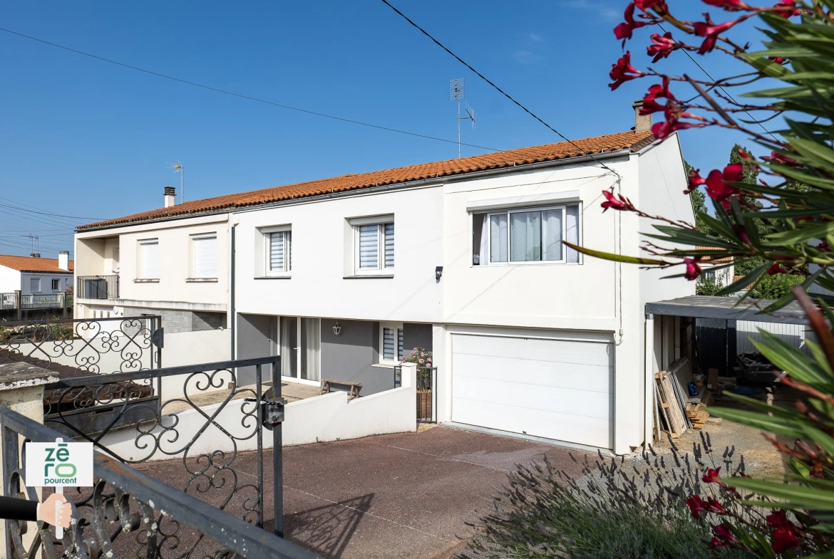 Maison familiale avec sous-sol, jardin clos et garage à Fontenay-le-Comte 