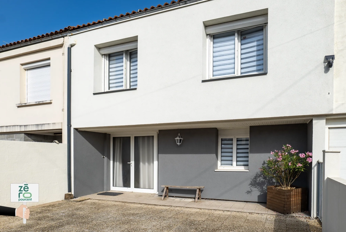 Maison familiale avec sous-sol, jardin clos et garage à Fontenay-le-Comte 