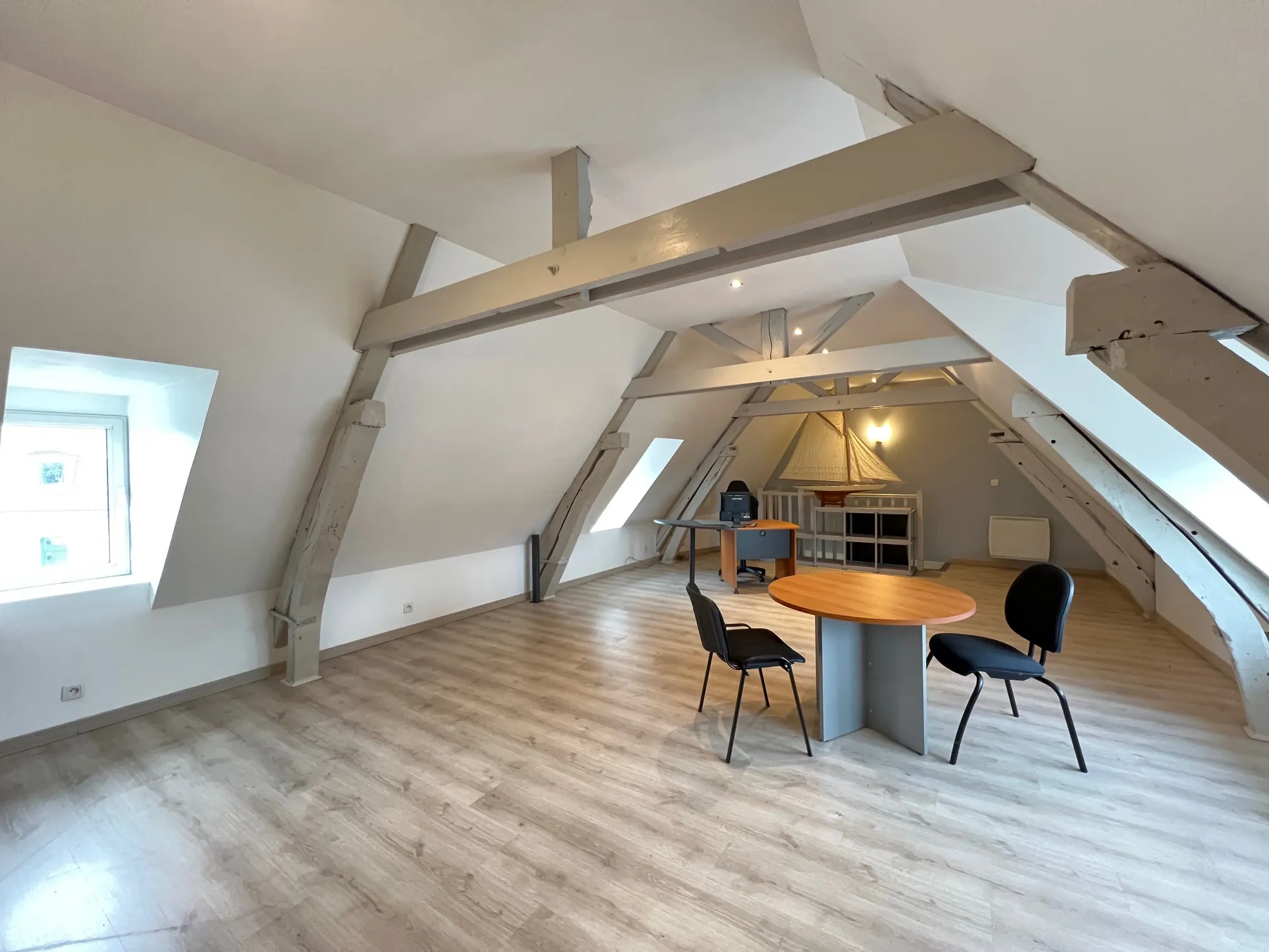 Immeuble de bureaux à vendre en hyper-centre d'Abbeville - 145 m² 