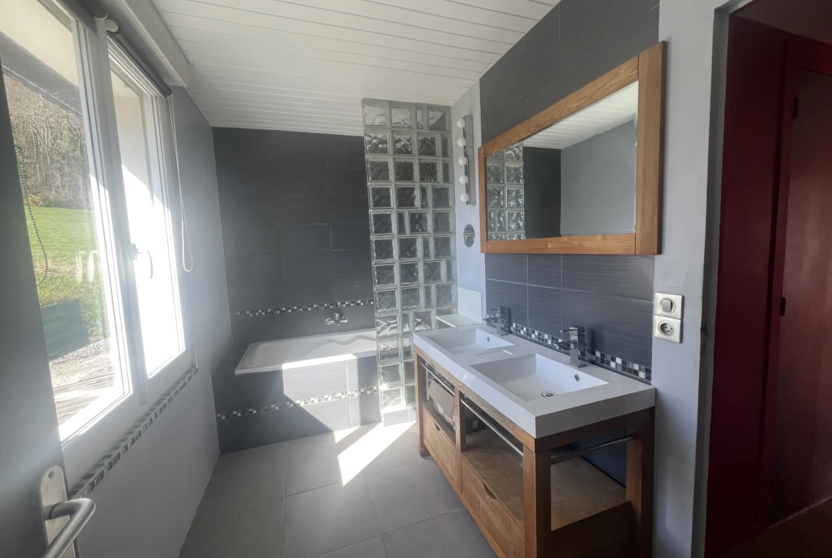 Maison à vendre à Colleville de 182 m² avec piscine et garage, proximité Fécamp 