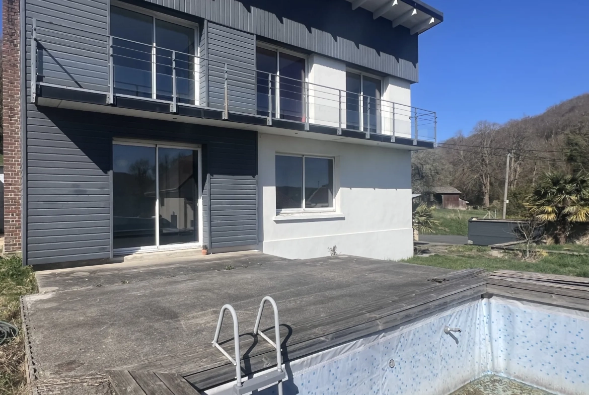 Maison à vendre à Colleville de 182 m² avec piscine et garage, proximité Fécamp 