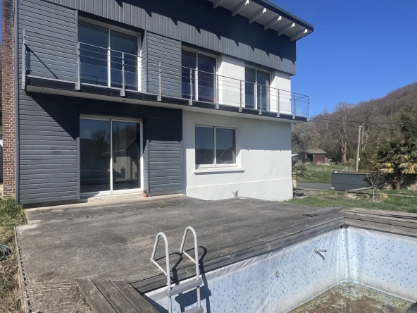 Maison à vendre à Colleville de 182 m² avec piscine et garage, proximité Fécamp