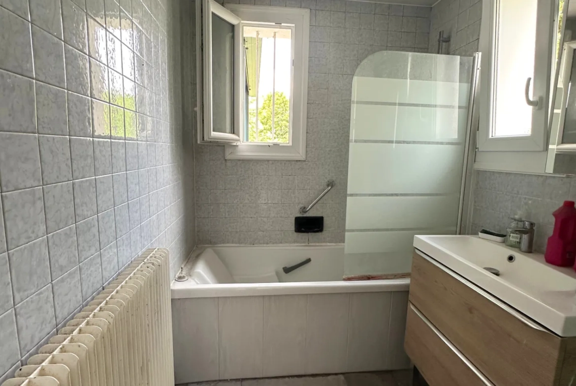 Maison semi-jumelée à Dreuil-lès-Amiens avec 3 chambres et jardin 