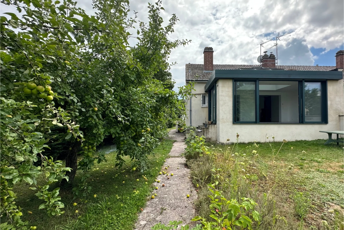 Maison semi-jumelée à Dreuil-lès-Amiens avec 3 chambres et jardin 