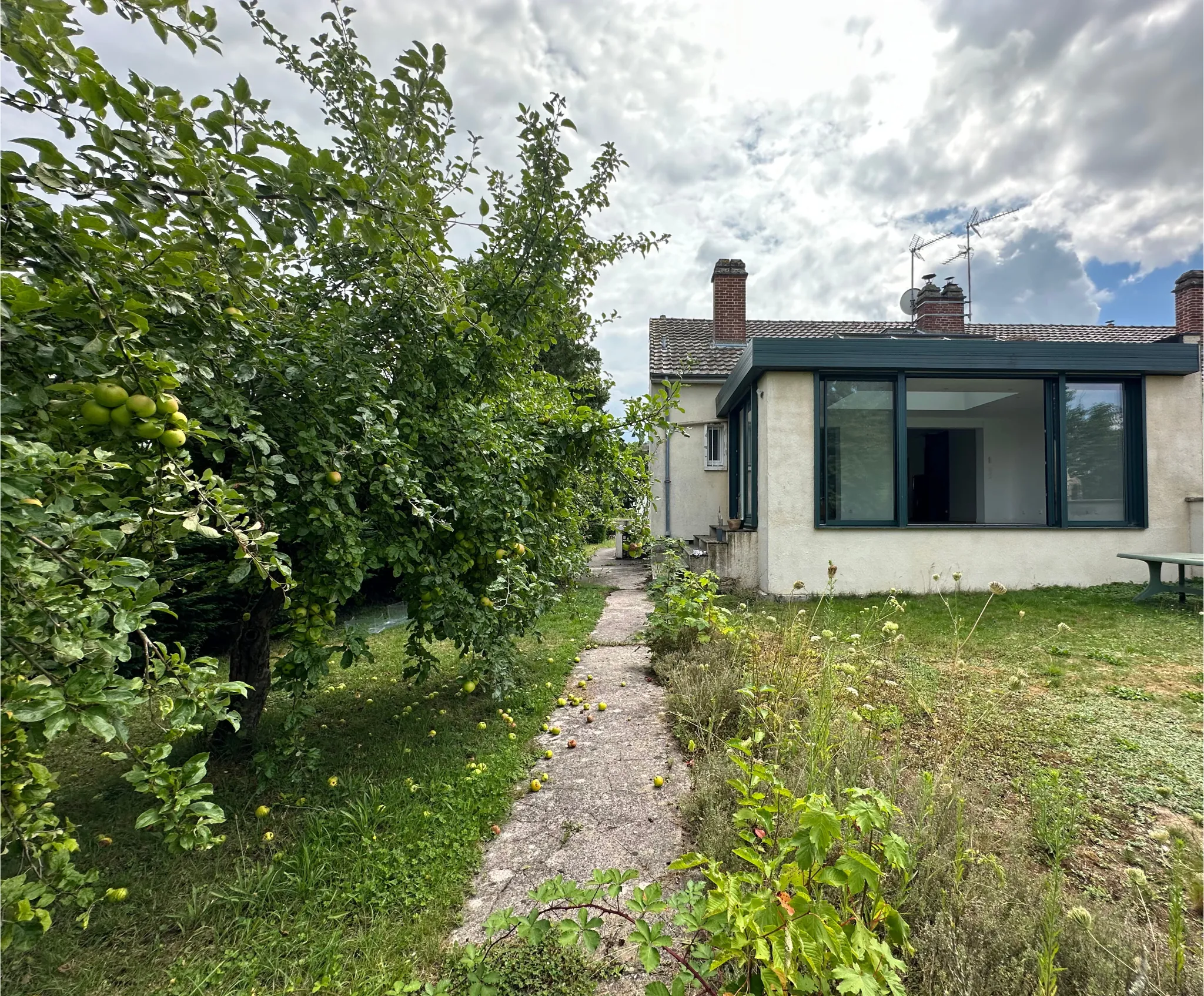 Maison semi-jumelée à Dreuil-lès-Amiens avec 3 chambres et jardin 