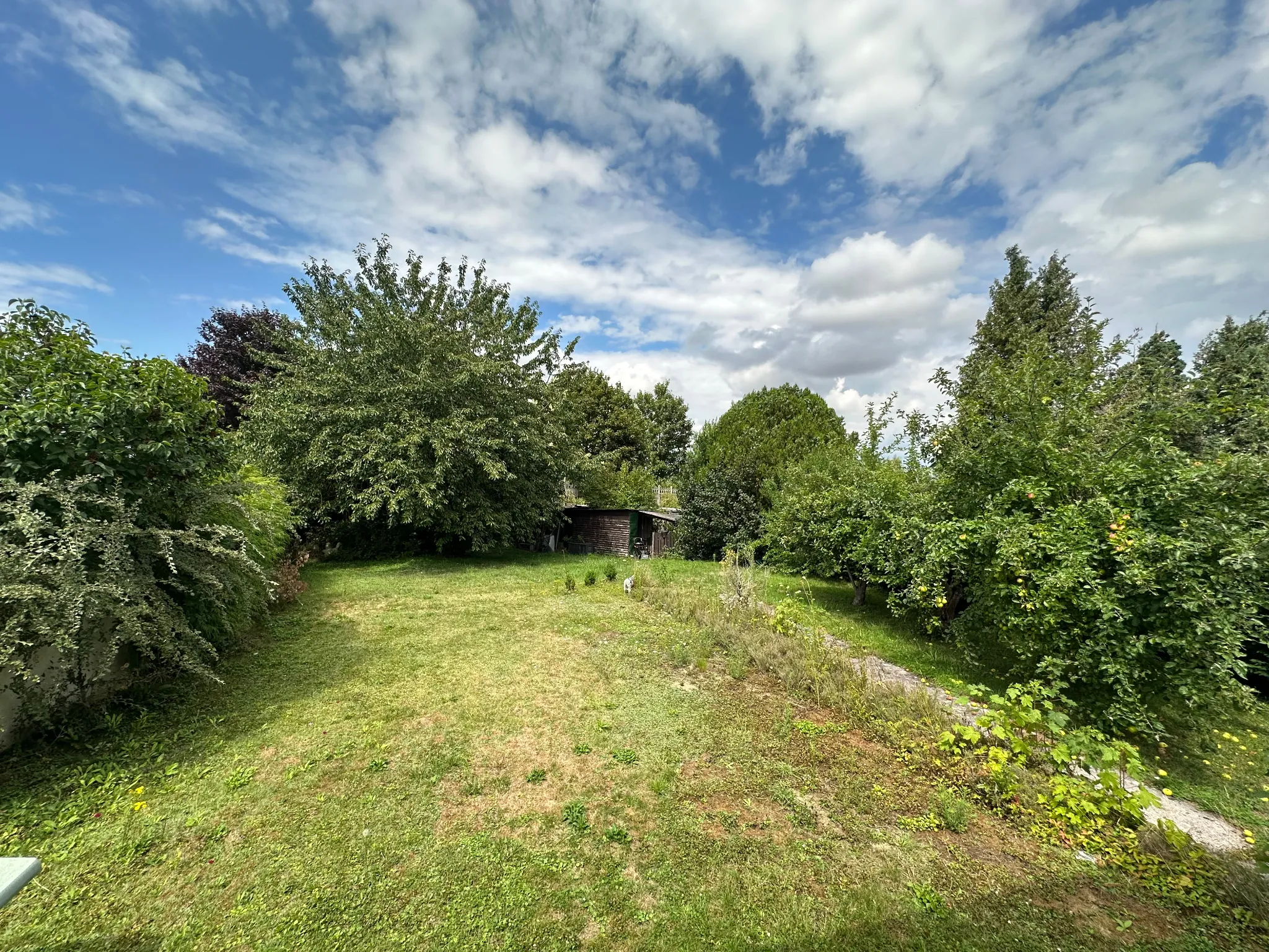 Maison semi-jumelée à Dreuil-lès-Amiens avec 3 chambres et jardin 