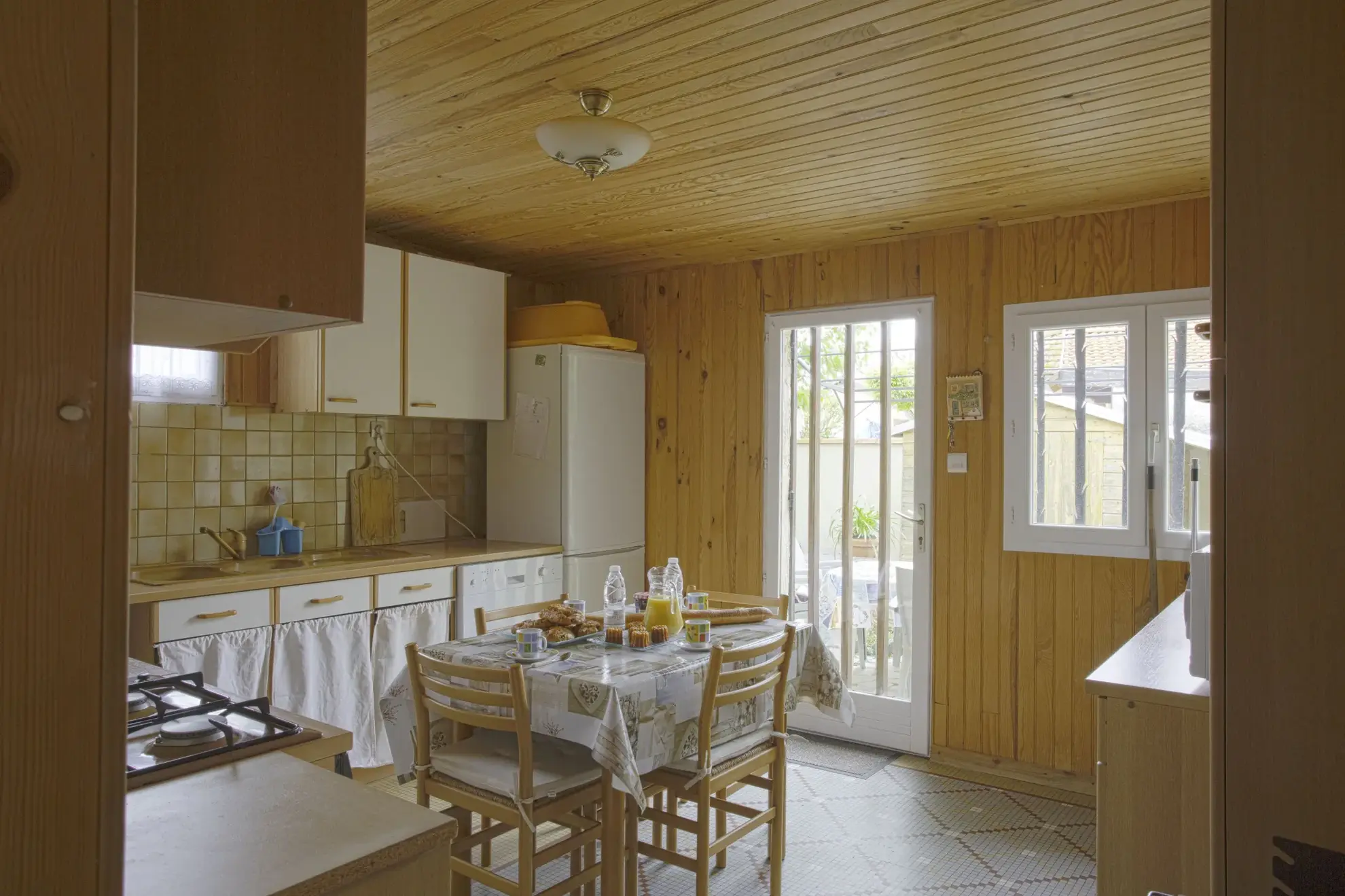 Maison de ville mitoyenne à vendre à Andernos-les-Bains avec terrasse 