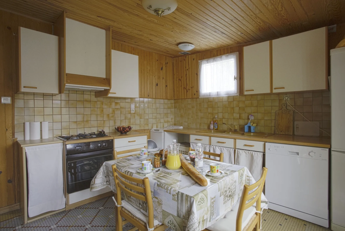 Maison de ville mitoyenne à vendre à Andernos-les-Bains avec terrasse 