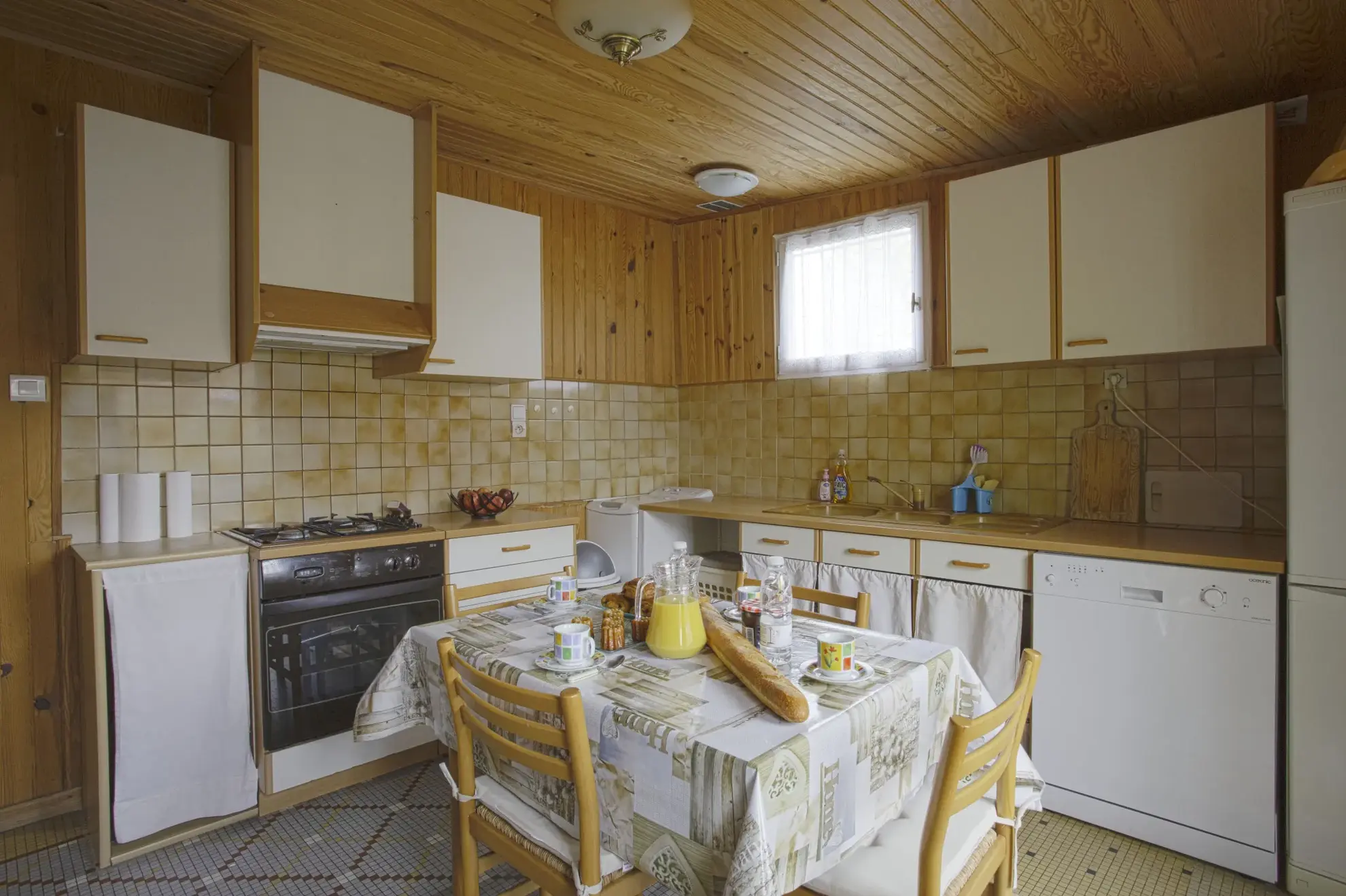Maison de ville mitoyenne à vendre à Andernos-les-Bains avec terrasse 
