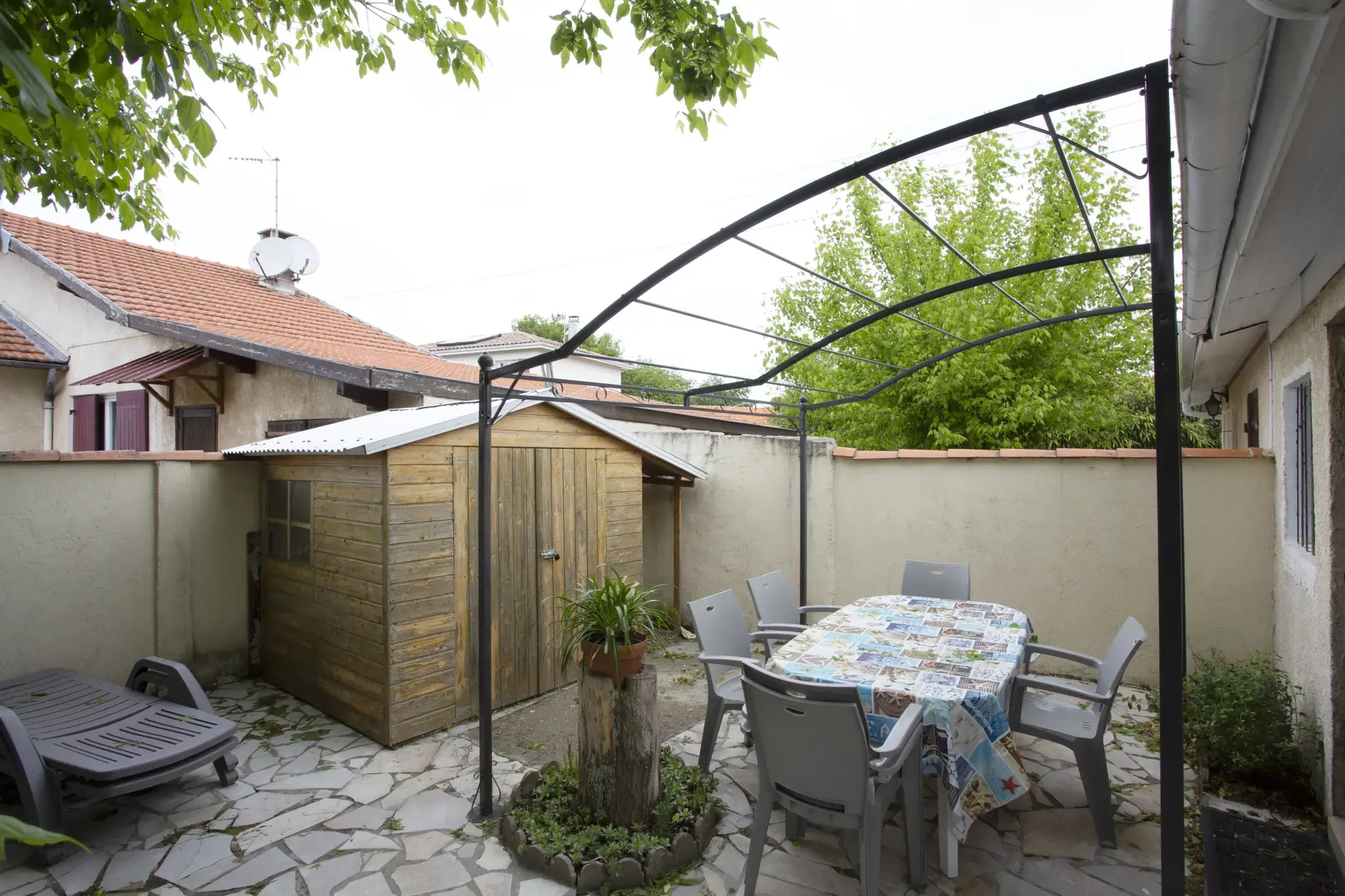 Maison de ville mitoyenne à vendre à Andernos-les-Bains avec terrasse 