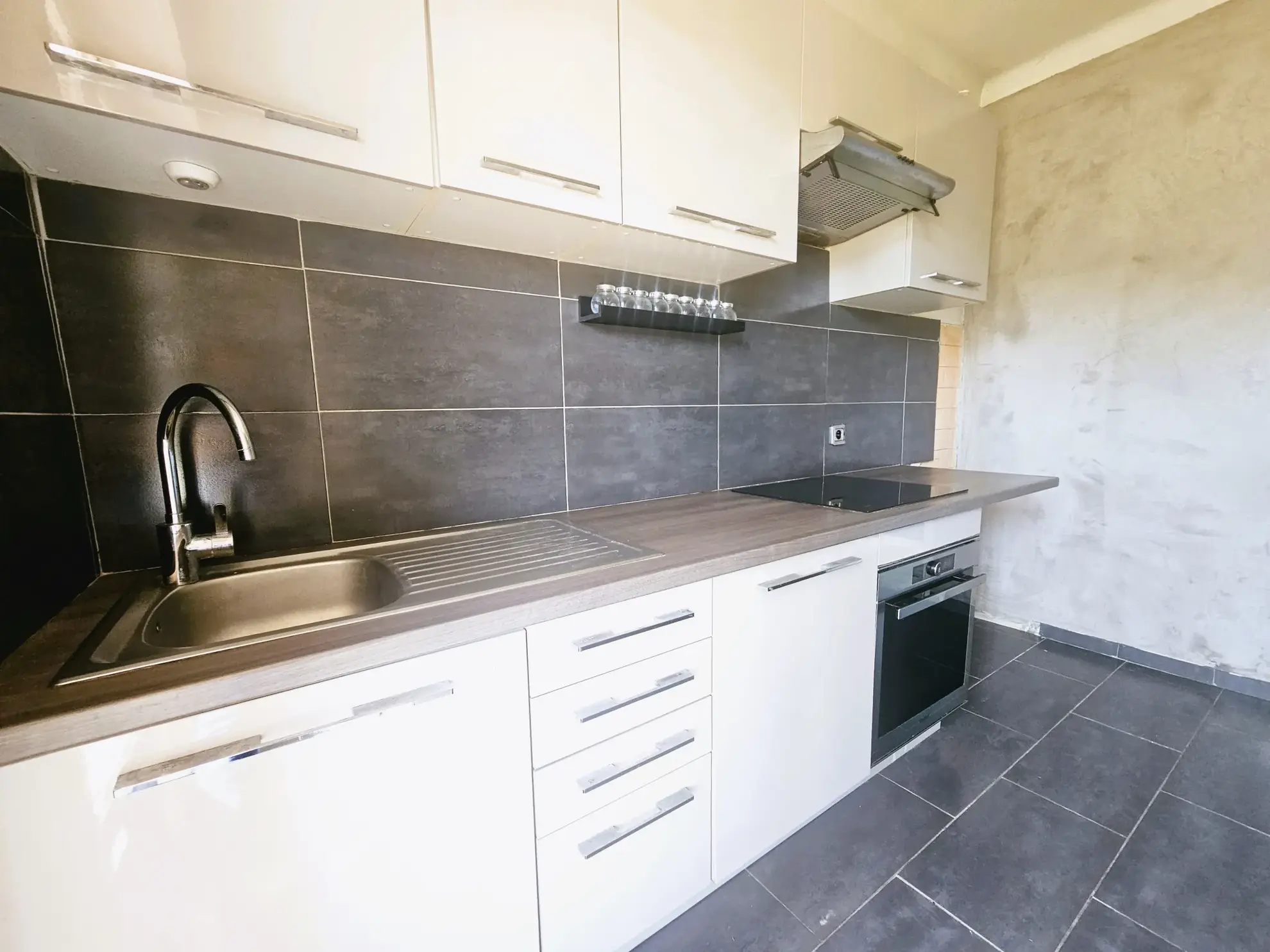 Appartement 2 pièces avec terrasse à Nice Nord – Vue dégagée et environnement calme 