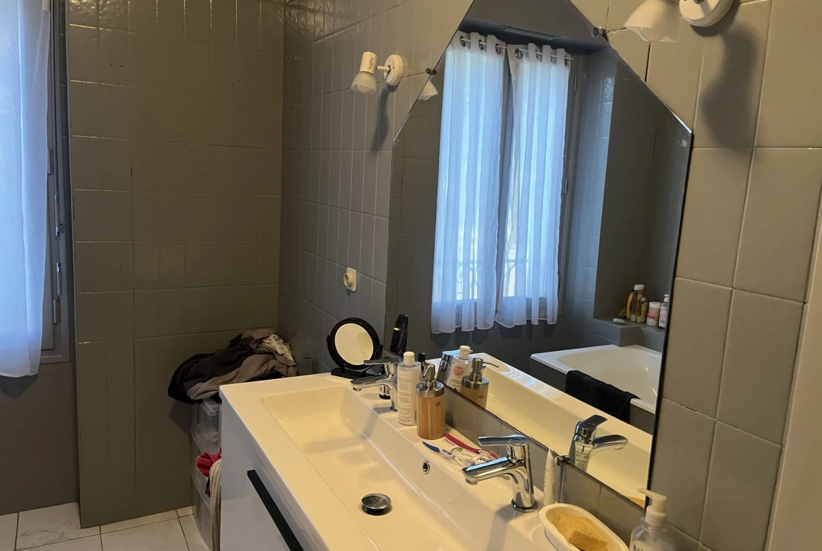 Appartement T3 de 90 m² à Sarlat - Résidence sécurisée avec ascenseur 