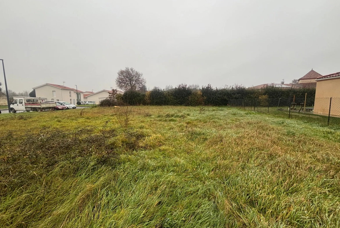 Terrain à bâtir à Estillac de 631 m² idéal pour construire votre maison 