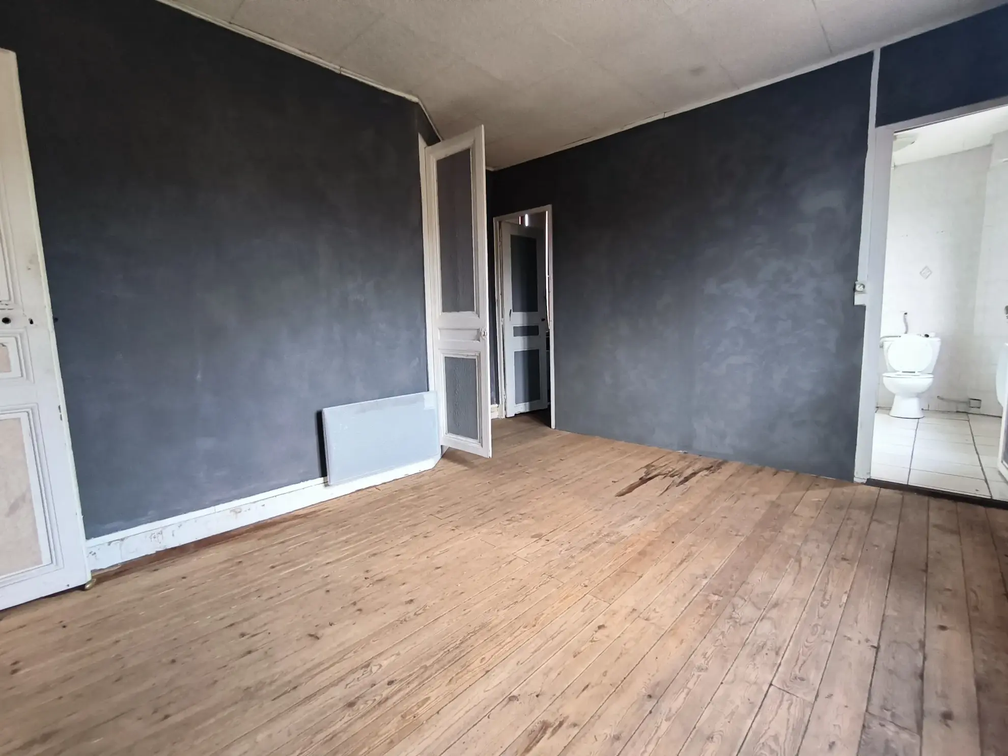 Local commercial de 138,7 m² à Saint-Pierre-Les-Elbeuf, potentiel de transformation en habitations 