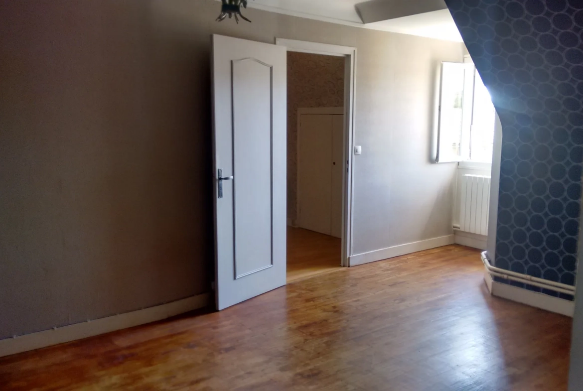 Maison en pierres avec deux appartements à Sarlat, potentiel d'agrandissement et fort rendement locatif 