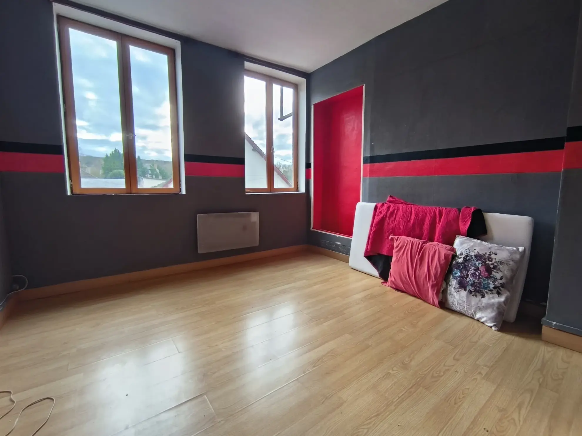 Local commercial de 138,7 m² à Saint-Pierre-Les-Elbeuf, potentiel de transformation en habitations 