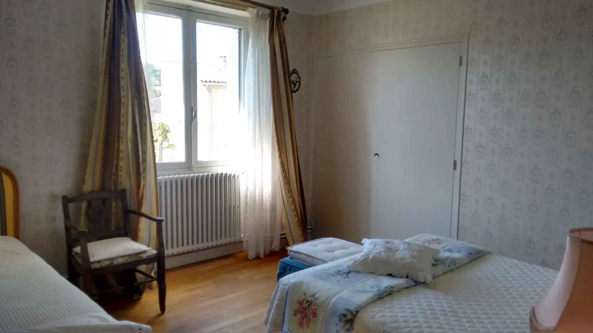 Maison en pierres avec deux appartements à Sarlat, potentiel d'agrandissement et fort rendement locatif 