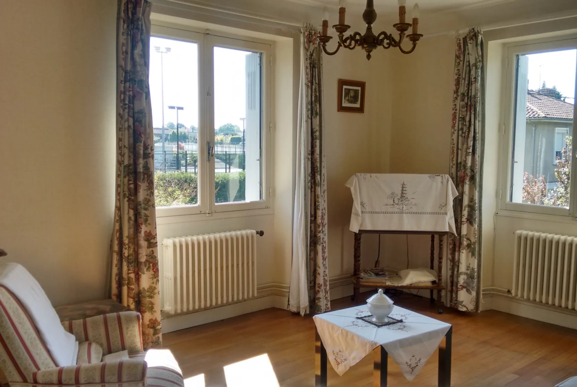 Maison en pierres avec deux appartements à Sarlat, potentiel d'agrandissement et fort rendement locatif 