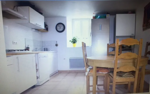 Maison de village à Combovin avec terrasse, 3 chambres, garages et authenticité 
