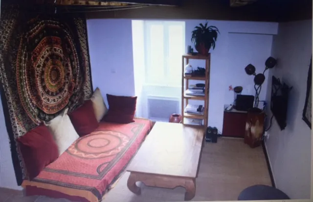 Maison de village à Combovin avec terrasse, 3 chambres, garages et authenticité 