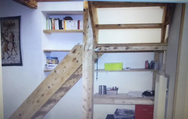 Maison de village à Combovin avec terrasse, 3 chambres, garages et authenticité 