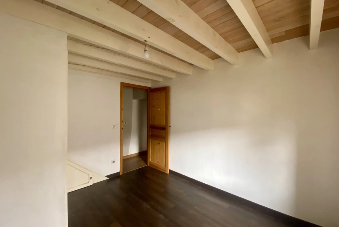 Maison individuelle à Bussy Albieux avec 3 chambres, dépendances et terrain clos - Calme et nature 