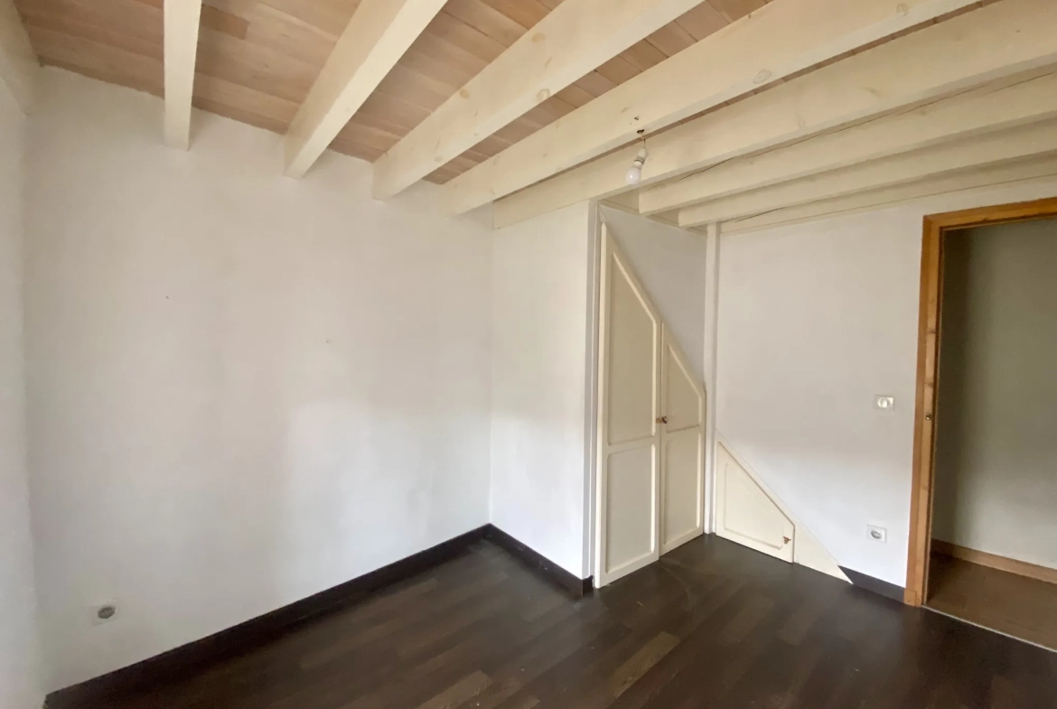 Maison individuelle à Bussy Albieux avec 3 chambres, dépendances et terrain clos - Calme et nature 