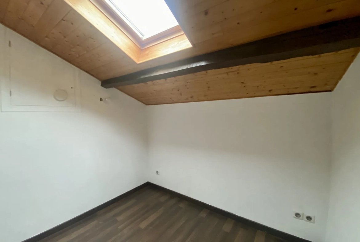 Maison individuelle à Bussy Albieux avec 3 chambres, dépendances et terrain clos - Calme et nature 