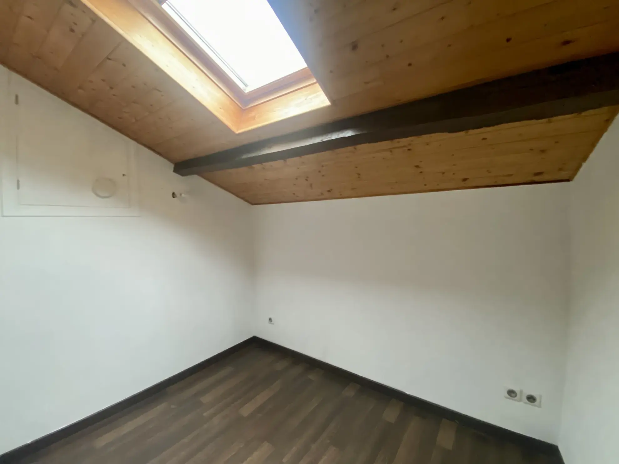 Maison individuelle à Bussy Albieux avec 3 chambres, dépendances et terrain clos - Calme et nature 