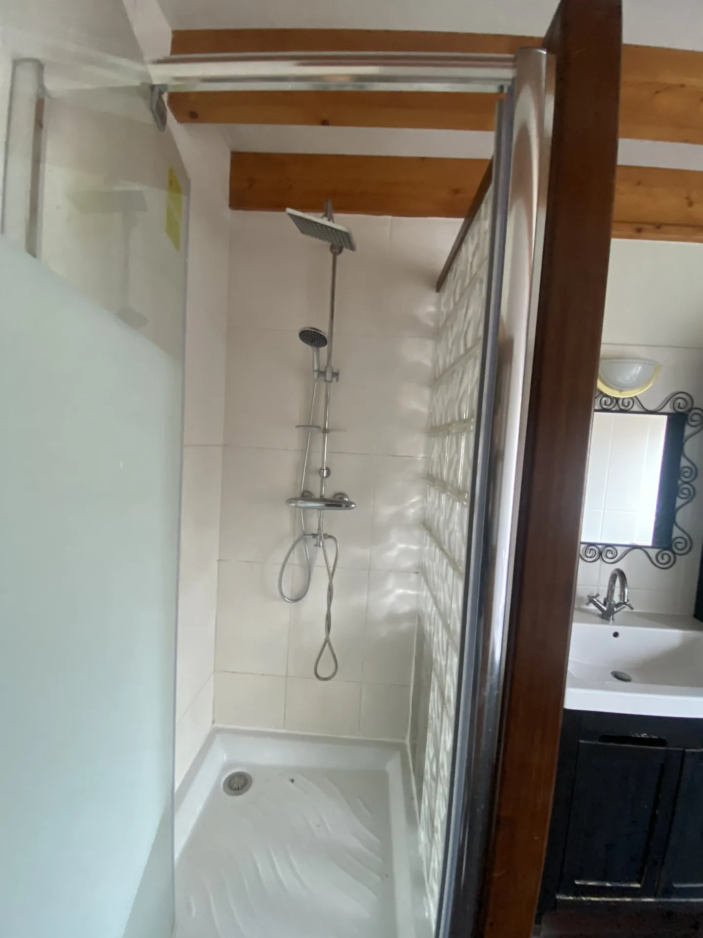 Maison individuelle à Bussy Albieux avec 3 chambres, dépendances et terrain clos - Calme et nature 