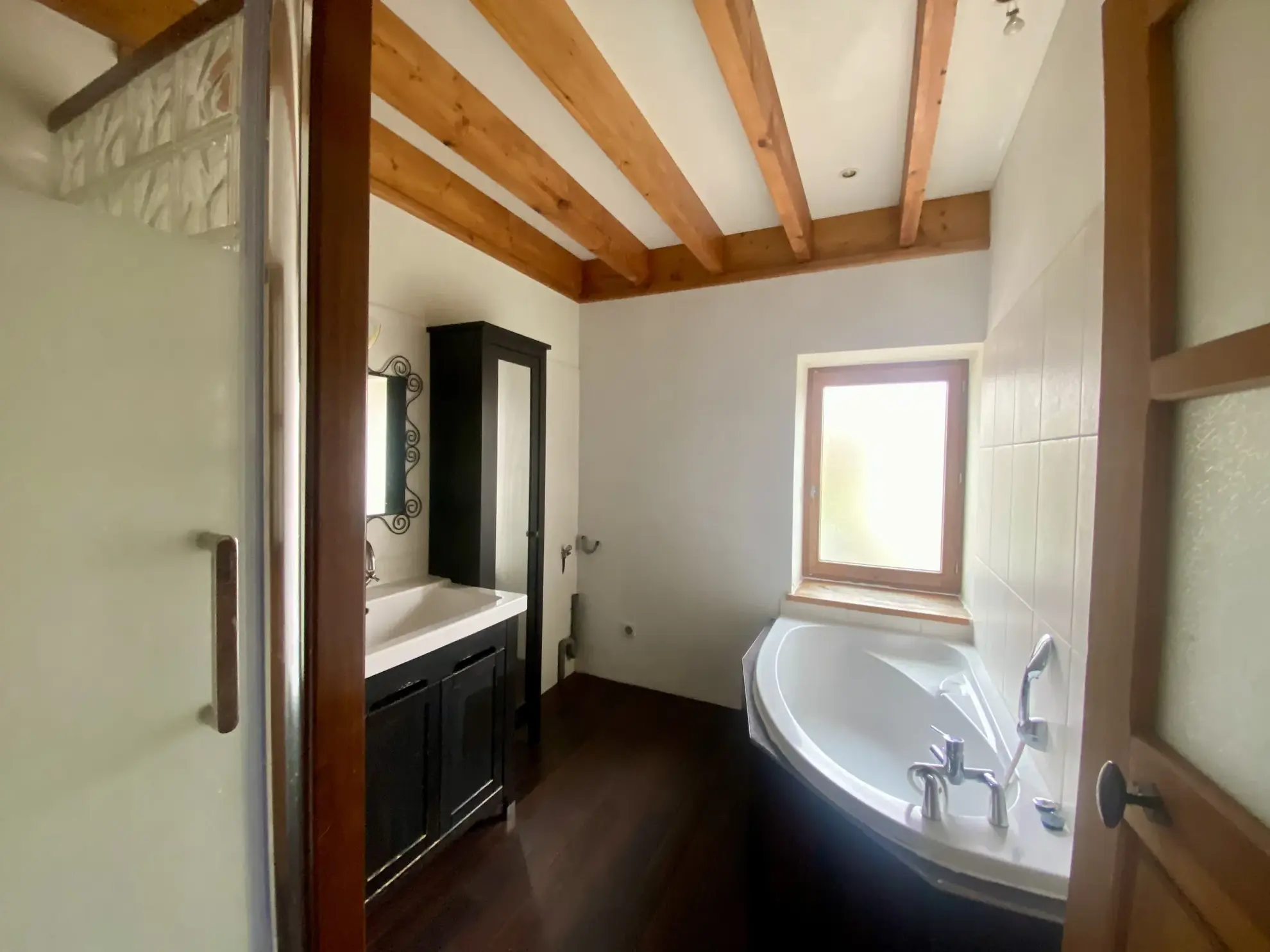 Maison individuelle à Bussy Albieux avec 3 chambres, dépendances et terrain clos - Calme et nature 