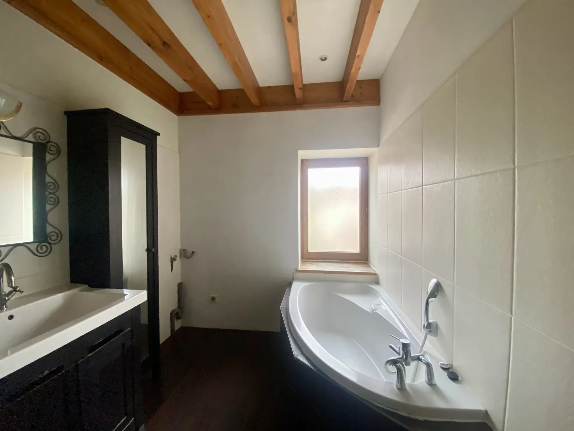 Maison individuelle à Bussy Albieux avec 3 chambres, dépendances et terrain clos - Calme et nature 