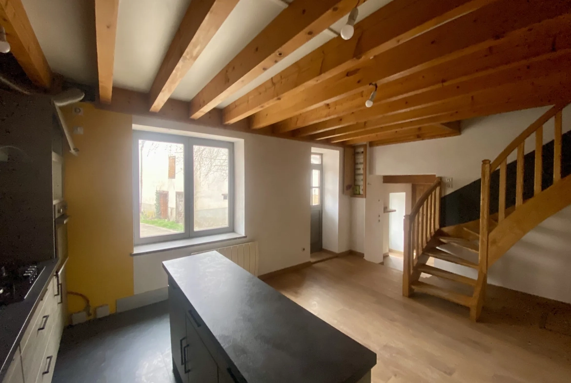 Maison individuelle à Bussy Albieux avec 3 chambres, dépendances et terrain clos - Calme et nature 