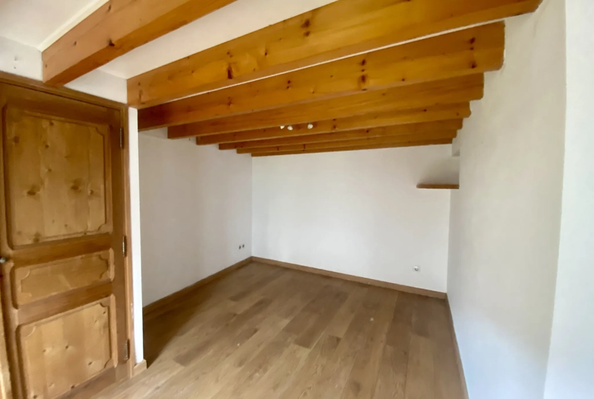 Maison individuelle à Bussy Albieux avec 3 chambres, dépendances et terrain clos - Calme et nature 
