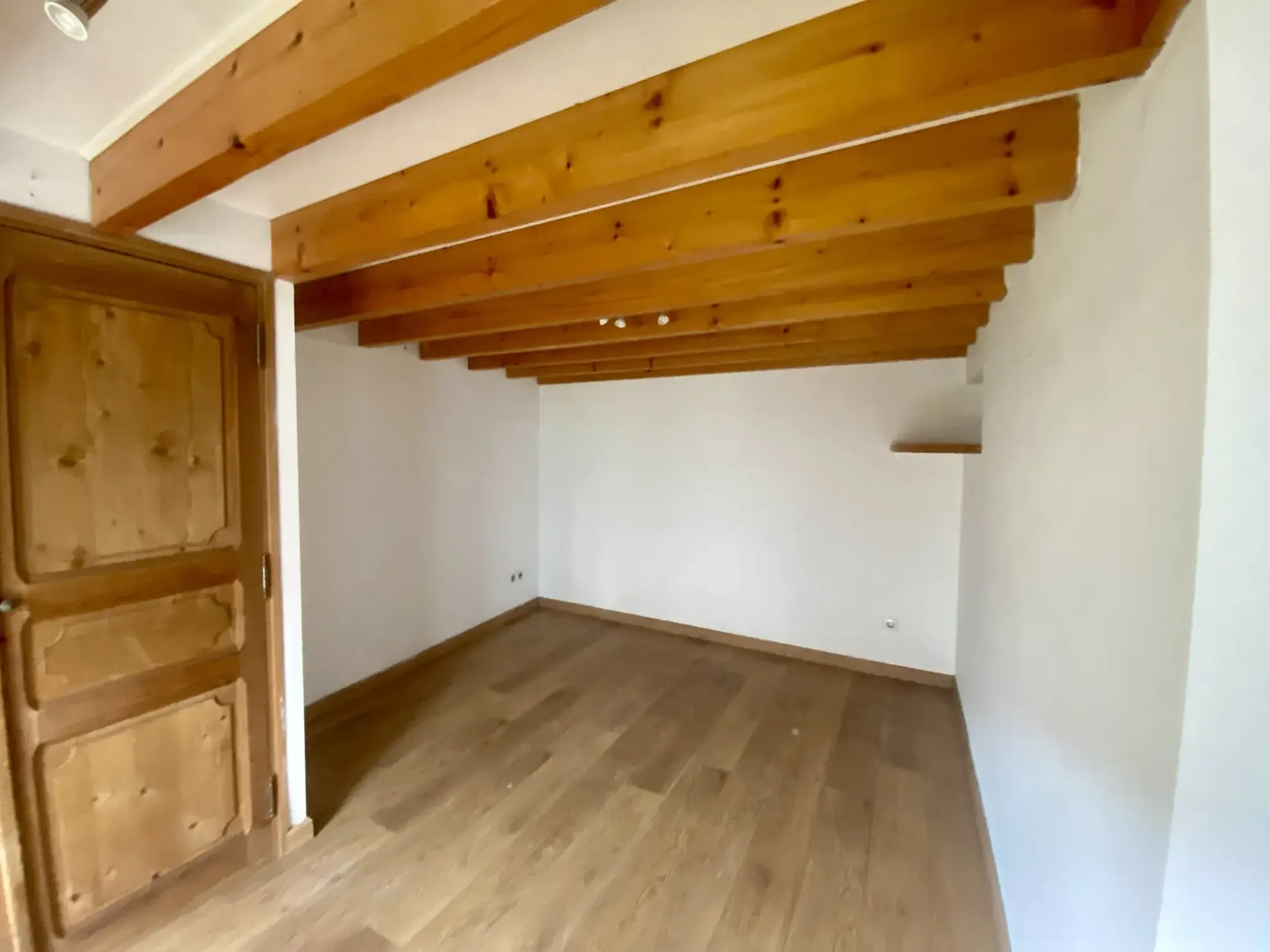 Maison individuelle à Bussy Albieux avec 3 chambres, dépendances et terrain clos - Calme et nature 