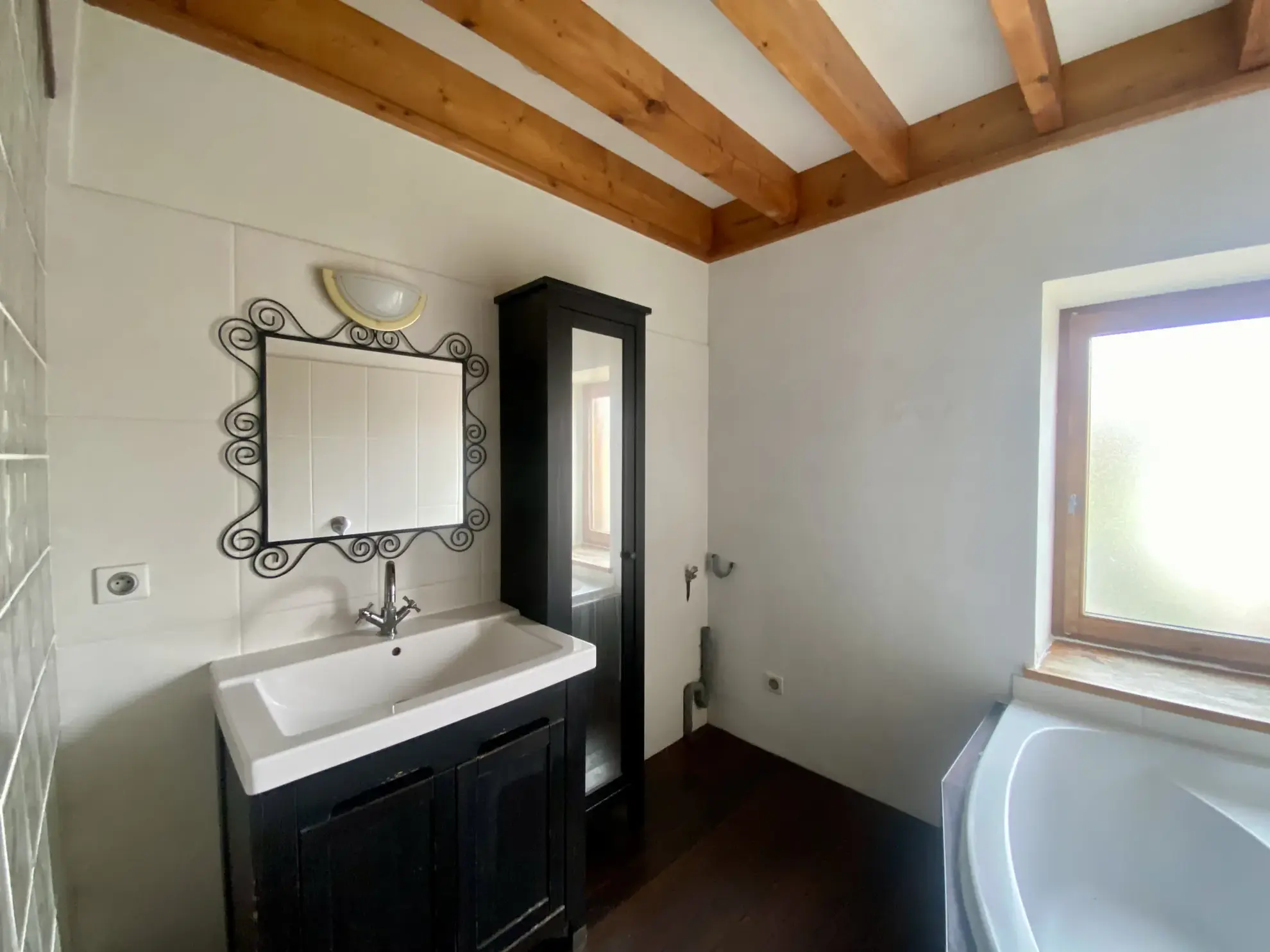 Maison individuelle à Bussy Albieux avec 3 chambres, dépendances et terrain clos - Calme et nature 