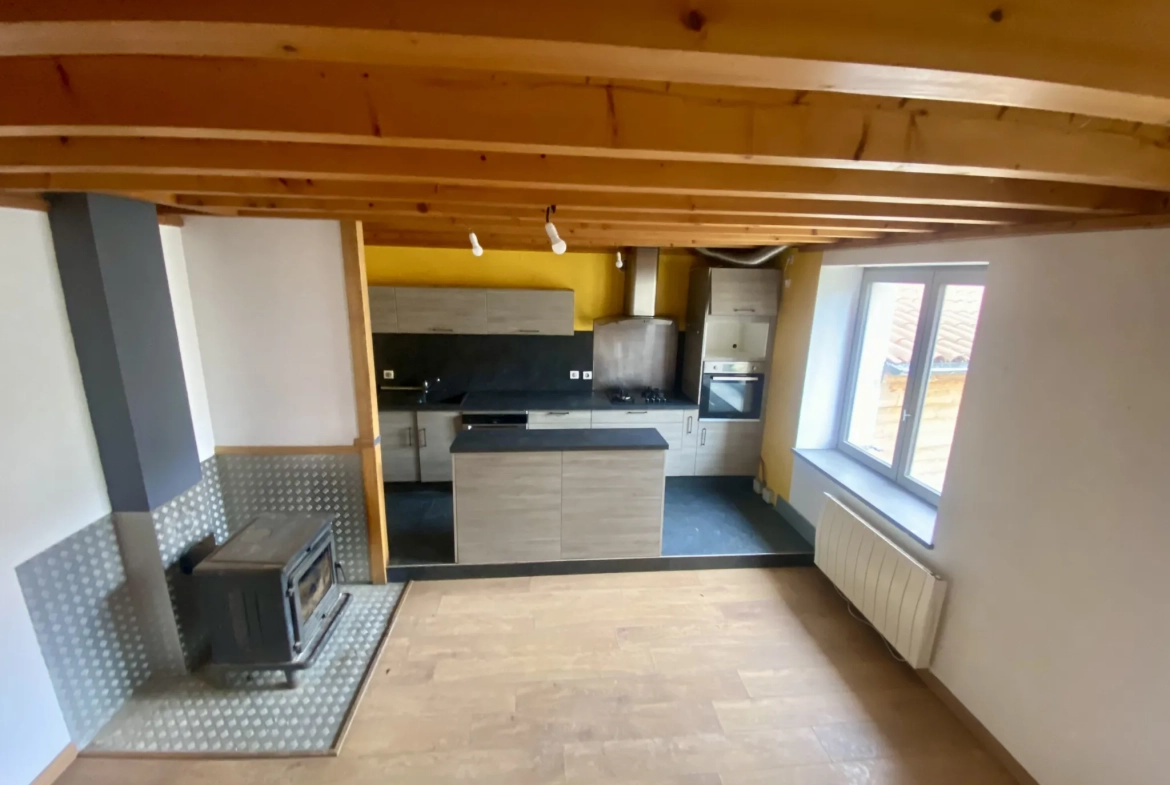 Maison individuelle à Bussy Albieux avec 3 chambres, dépendances et terrain clos - Calme et nature 