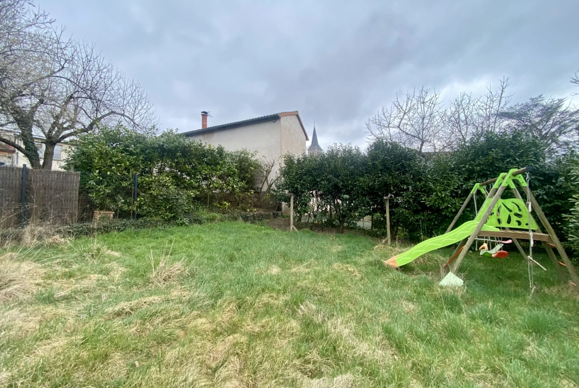 Maison individuelle à Bussy Albieux avec 3 chambres, dépendances et terrain clos - Calme et nature 
