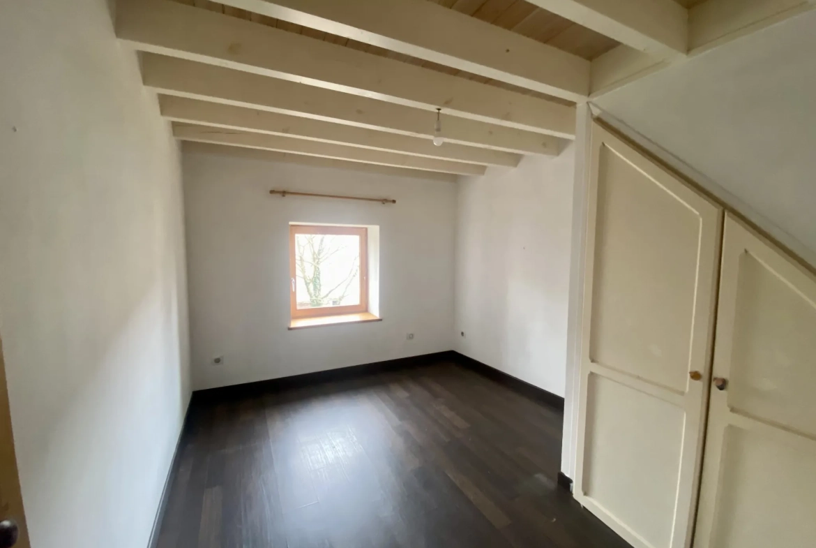 Maison individuelle à Bussy Albieux avec 3 chambres, dépendances et terrain clos - Calme et nature 