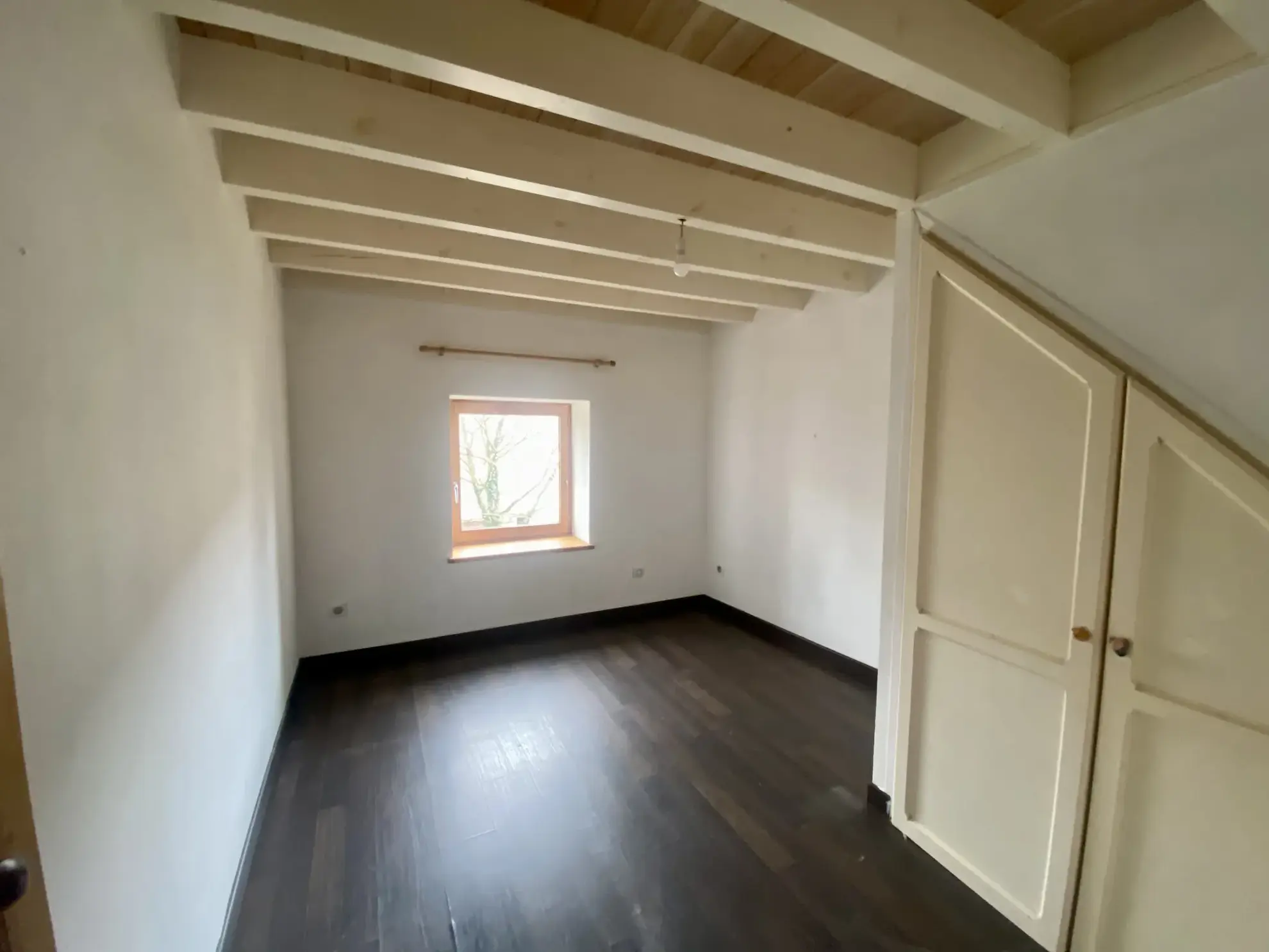 Maison individuelle à Bussy Albieux avec 3 chambres, dépendances et terrain clos - Calme et nature 