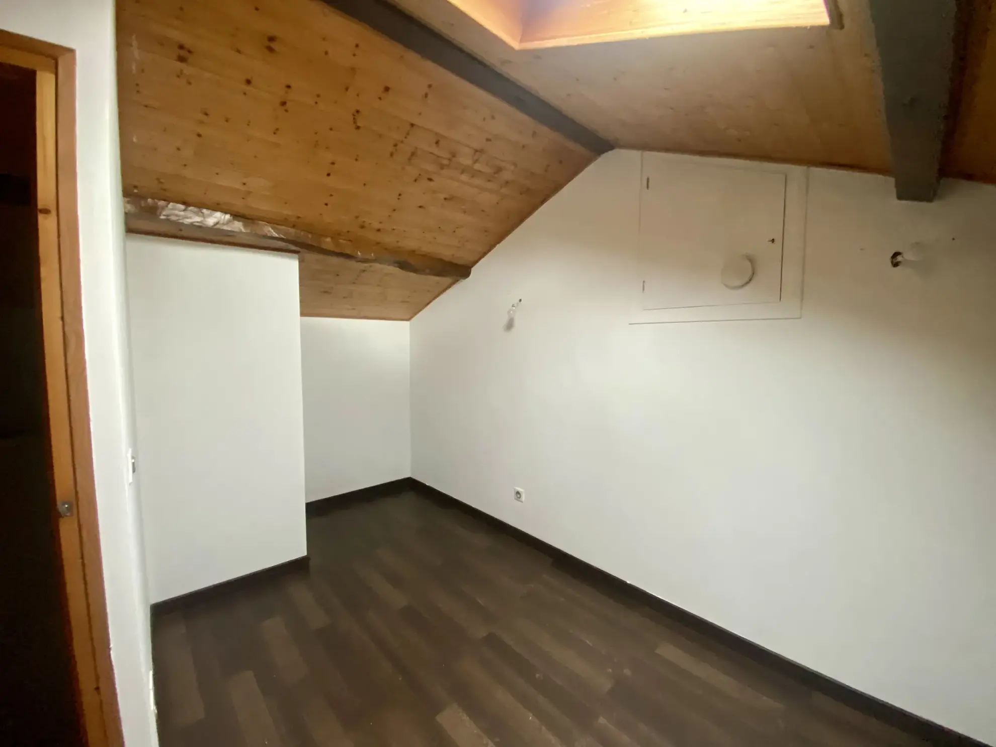 Maison individuelle à Bussy Albieux avec 3 chambres, dépendances et terrain clos - Calme et nature 