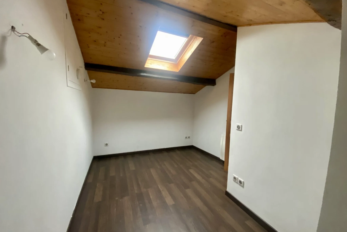 Maison individuelle à Bussy Albieux avec 3 chambres, dépendances et terrain clos - Calme et nature 