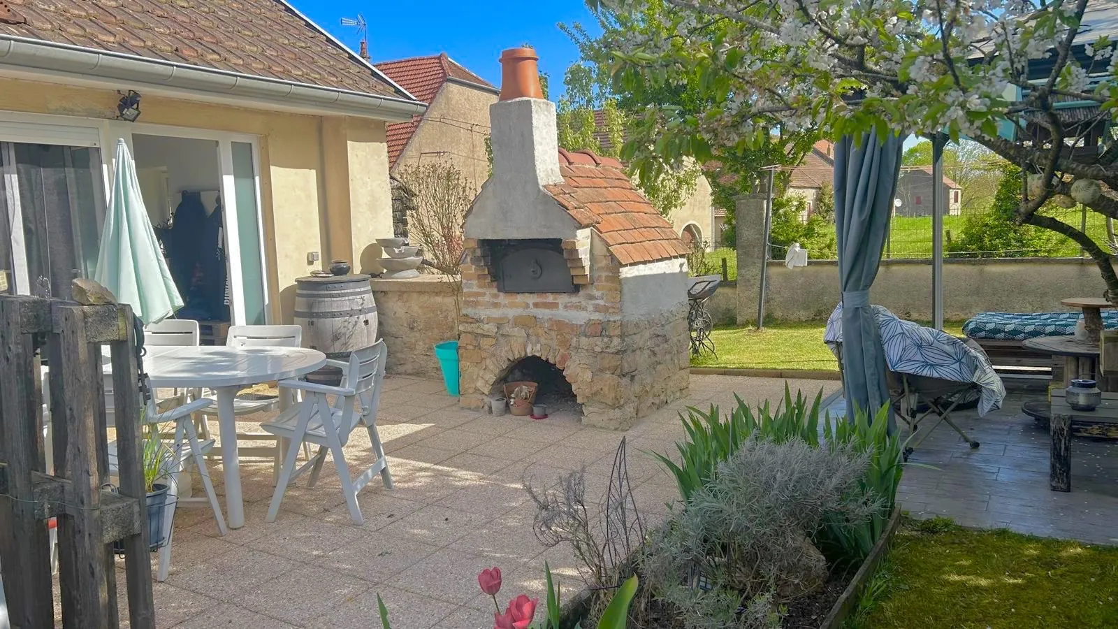 Maison indépendante de 90m² avec jardin et terrasse à Montmirey le Château 